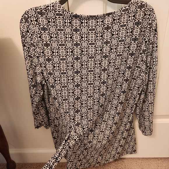 Chico's Black and White Patterned Women's Top - Picture 4 of 8